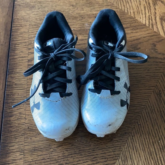 Under Armour Baseball Cleats - Picture 2 of 6